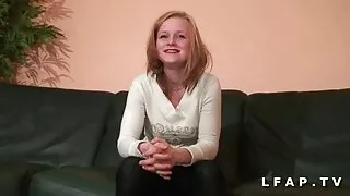தனியா திருமணம் பொன்னிற shoves மராத்தி xxx a vibrator in her vagina and fucks with her spouse